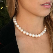 Necklace made of large natural Pearls