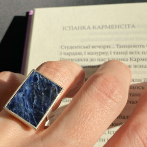 Каблучка з содалітом натуральним зі срібла
