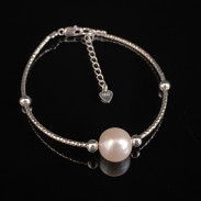 Bracelet with natural pearls in silver