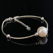Bracelet with natural pearls in silver