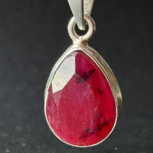 Natural ruby ​​pendant in silver