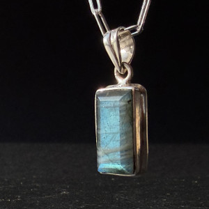 Natural Labradorite pendant in silver