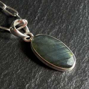 Natural Labradorite pendant in silver