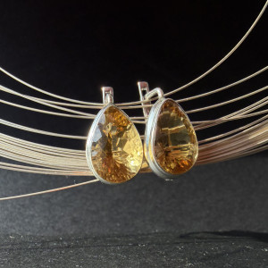 Earrings with natural citrine