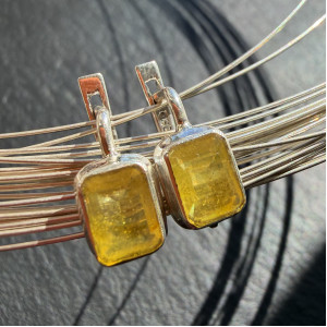 Earrings with natural Sapphire (Sri Lanka) made of silver